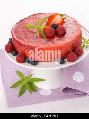 Freddo torta di frutti di bosco Foto Stock