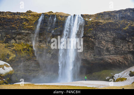 Famosa cascata Seljalandsfoss nel sud dell'Islanda. Foto Stock