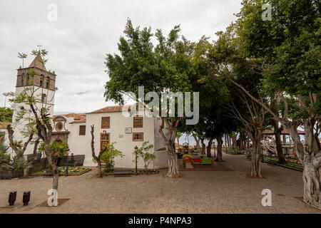 Il quartiere storico di Icod de los Vinos,visitato, visto e fotografato al tramonto Foto Stock