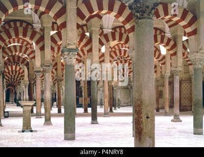 Il piedistallo VISIGODO DE LA NAVATA Abd al Rahman I - SALA DE ORACION. Posizione: MEZQUITA-interno, Spagna. Foto Stock