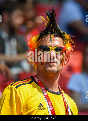 Spartak Stadium, Mosca, Russia. Il 23 giugno, 2018. Coppa del Mondo FIFA Football, gruppo G, Belgio contro la Tunisia; Belgio ventola con vernice faccia in attesa per la partita per iniziare a credito: Azione Sport Plus/Alamy Live News Foto Stock