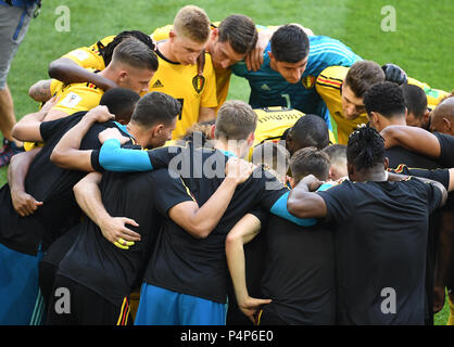 Mosca, Russia. Il 23 giugno, 2018. Calcio: Coppa del Mondo FIFA, gruppo G, seconda giornata, Belgio vs Tunisia a Spartak Stadium: i giocatori di raccogliere. Credito: Federico Gambarini/dpa/Alamy Live News Foto Stock