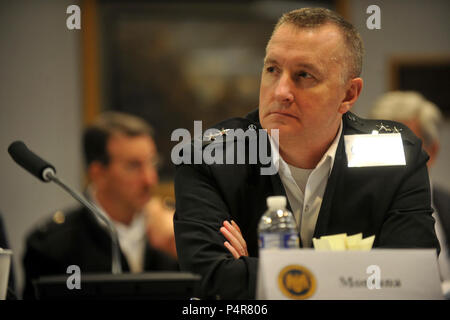 Esercito il Mag. Gen. Matteo Quinn, aiutante generale del Montana Guardia nazionale, presso la Guardia Nazionale Senior leader conferenza presso l'esercito Guardia Nazionale Centro prontezza ad Arlington Hall Station in Arlington, Virginia, su nov. 16, 2012. (Esercito Guardia Nazionale Foto Stock