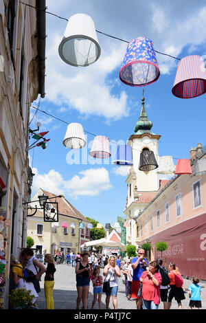 Szentendre (Sankt Andrä): zona pedonale via Dumtsa Jenö utca, Blagovestenska Chiesa in Ungheria, Pest, Foto Stock