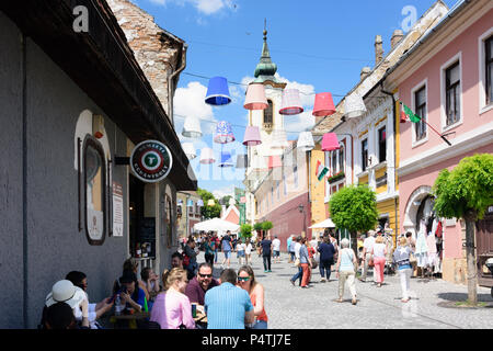 Szentendre (Sankt Andrä): zona pedonale via Dumtsa Jenö utca, Blagovestenska Chiesa in Ungheria, Pest, Foto Stock