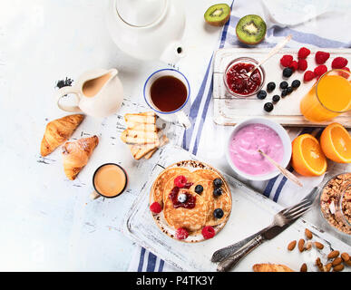 Una sana colazione gustosa. Vista superiore Foto Stock