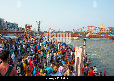 La balneazione ghat di scena a Har-ki-Pauri-Haridwar-Uttarakhand-India Foto Stock