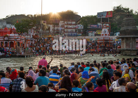 La balneazione ghat di scena a Har-ki-Pauri-Haridwar-Uttarakhand-India Foto Stock