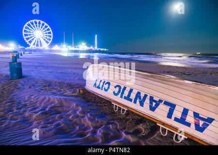 Atlantic City,new jersey, usa. 09-04-17: Atlantic City Boardwalk di notte. Foto Stock