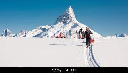 La Groenlandia, Schweizerland Alpi, Kulusuk, Tasiilaq, ski tourer Foto Stock