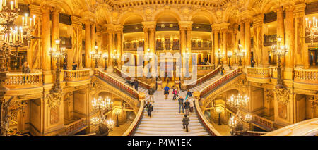 Parigi, Francia - 24 Ottobre 2014: Interno della Paris Opera Palais Garnier - Foto Stock