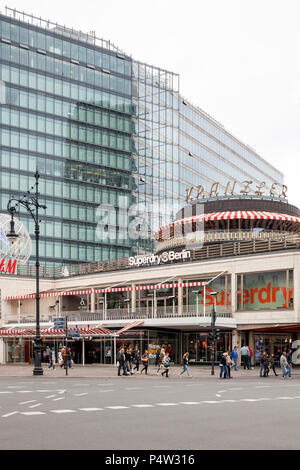 Berlino, Germania, nuovo Kranzler-Eck all'intersezione Joachimstaler Strasse corner Kurfuerstendamm in Berlin-Charlottenburg Foto Stock