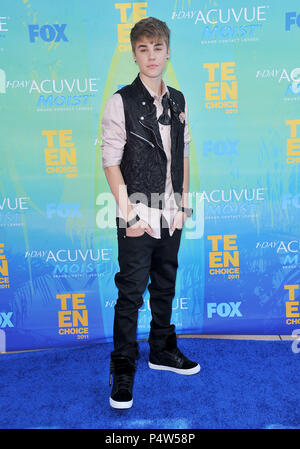 Justin Bieber  182 al Teen Choice Awards 2011 presso la Gibson anfiteatro universale a Los Angeles.a Justin Bieber  182 evento nella vita di Hollywood - California, tappeto rosso Evento, STATI UNITI D'AMERICA, industria cinematografica, celebrità, fotografia, Bestof, arte cultura e intrattenimento, Topix celebrità moda, migliori della vita di Hollywood, evento nella vita di Hollywood - California, moquette rossa e dietro le quinte, movie celebrità, personaggi televisivi, musica celebrità, Topix, Bestof, arte cultura e intrattenimento, verticale, una persona, la fotografia di moda, a piena lunghezza e 2011 Indagine tsuni@Gamma-USA.com , Tsuni Credito / STATI UNITI D'AMERICA, Foto Stock