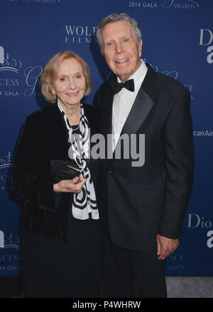 Eva Marie Saint, Jeffrey Hayden al 2014 Princess Grace Awards Gala al Beverly Wilshire Hotel di Los Angeles.Eva Marie Saint, Jeffrey Hayden ------------- Red Carpet Event, verticale, STATI UNITI D'AMERICA, industria cinematografica, celebrità, fotografia, Bestof, arte cultura e intrattenimento, Topix celebrità moda / Verticale, meglio di, evento nella vita di Hollywood - California, moquette rossa e dietro le quinte, USA, industria cinematografica, celebrità, movie celebrità, personaggi televisivi, musica celebrità, fotografia, Bestof, arte cultura e intrattenimento, Topix, verticale, famiglia da dall'anno , 2014, inchiesta tsuni@ Foto Stock