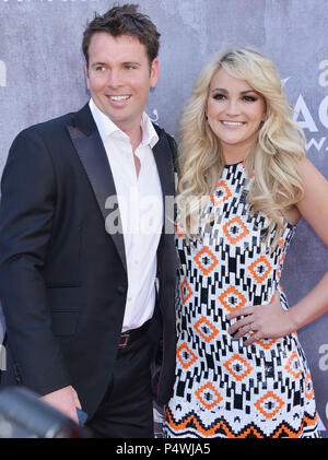 Jamie Lynn Spears e James Watson 126- alla ACM Awards 2014 al MGM Grand di Las Vegas.Jamie Lynn Spears e James Watson 126- ------------- Red Carpet Event, verticale, STATI UNITI D'AMERICA, industria cinematografica, celebrità, fotografia, Bestof, arte cultura e intrattenimento, Topix celebrità moda / Verticale, meglio di, evento nella vita di Hollywood - California, moquette rossa e dietro le quinte, USA, industria cinematografica, celebrità, movie celebrità, personaggi televisivi, musica celebrità, fotografia, Bestof, arte cultura e intrattenimento, Topix, verticale, famiglia da dall'anno , 2014, inchiesta tsuni@Gamma-USA.com Hu Foto Stock