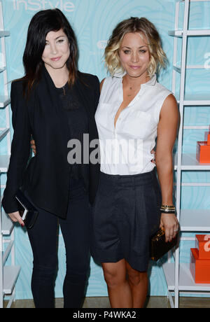 Kaley Cuoco Sweeting e sorella Bri Cuoco 133 l'Ispirazione Awards che beneficiano passo UpÕs ai programmi di mentoring per le ragazze presso il Beverly Hilton Hotel.Kaley Cuoco Sweeting e sorella Bri Cuoco 133 ------------- Red Carpet Event, verticale, STATI UNITI D'AMERICA, industria cinematografica, celebrità, fotografia, Bestof, arte cultura e intrattenimento, Topix celebrità moda / Verticale, meglio di, evento nella vita di Hollywood - California, moquette rossa e dietro le quinte, USA, industria cinematografica, celebrità, movie celebrità, personaggi televisivi, musica celebrità, fotografia, Bestof, arte cultura e intrattenimento, Topix, verticale, famil Foto Stock