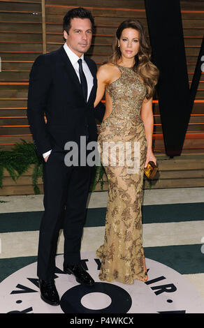 Kate Beckinsale, Len Wiseman 146 arrivando a Vanity Fair Oscars 2014 Festa al 8680 Sunset Boulevard West Hollywood.Kate Beckinsale, Len Wiseman 146 ------------- Red Carpet Event, verticale, STATI UNITI D'AMERICA, industria cinematografica, celebrità, fotografia, Bestof, arte cultura e intrattenimento, Topix celebrità moda / Verticale, meglio di, evento nella vita di Hollywood - California, moquette rossa e dietro le quinte, USA, industria cinematografica, celebrità, movie celebrità, personaggi televisivi, musica celebrità, fotografia, Bestof, arte cultura e intrattenimento, Topix, verticale, famiglia da dall'anno , 2014, inquir Foto Stock