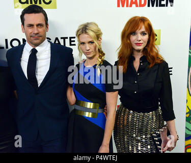 Jon Hamm, Gennaio Jones, Christina Hendricks al Mad uomini finale di stagione Premiere al Arclight Theatre di Los Angeles.a Jon Hamm, Gennaio Jones, Christina Hendricks evento nella vita di Hollywood - California, tappeto rosso Evento, STATI UNITI D'AMERICA, industria cinematografica, celebrità, fotografia, Bestof, arte cultura e intrattenimento, Topix celebrità moda, migliori della vita di Hollywood, evento nella vita di Hollywood - California, moquette rossa e dietro le quinte, movie celebrità, personaggi televisivi, musica celebrità, Topix, attori da lo stesso film e cast co star insieme. inchiesta tsuni@Gamma-USA.com, Credito Tsuni / STATI UNITI D'AMERICA, 201 Foto Stock