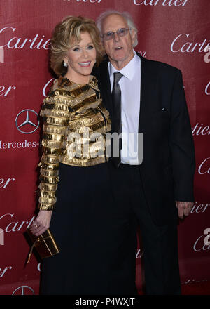 Jane Fonda e Bruce Dern 106 presso i guardiani della galassia Premiere a eh DOLBY Theatre di Los Angeles.Jane Fonda e Bruce Dern 106 evento nella vita di Hollywood - California, tappeto rosso Evento, STATI UNITI D'AMERICA, industria cinematografica, celebrità, fotografia, Bestof, arte cultura e intrattenimento, Topix celebrità moda, migliori della vita di Hollywood, evento nella vita di Hollywood - California, moquette rossa e dietro le quinte, movie celebrità, personaggi televisivi, musica celebrità, Topix, attori da lo stesso film e cast co star insieme. inchiesta tsuni@Gamma-USA.com, Credito Tsuni / STATI UNITI D'AMERICA, 2015 - Gruppo, TV e film cast Foto Stock