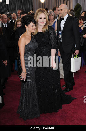 Norah Jones, Adele arrivando all'ottantacinquesimo Academy Awards 2013 - Oscar - al Dolby Theatre di Los Angeles.a Norah Jones, Adele evento nella vita di Hollywood - California, tappeto rosso Evento, STATI UNITI D'AMERICA, industria cinematografica, celebrità, fotografia, Bestof, arte cultura e intrattenimento, Topix celebrità moda, migliori della vita di Hollywood, evento nella vita di Hollywood - California, moquette rossa e dietro le quinte, movie celebrità, personaggi televisivi, musica celebrità, Topix, attori da lo stesso film e cast co star insieme. inchiesta tsuni@Gamma-USA.com, Credito Tsuni / STATI UNITI D'AMERICA, 2013 - Gruppo, TV e film cast Foto Stock