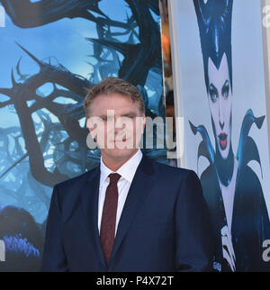 Robert Stromburg - direttore 285 al Maleficent Premiere al El Capitan Theatre di Los Angeles.Robert Stromburg - direttore 285 ------------- Red Carpet Event, verticale, STATI UNITI D'AMERICA, industria cinematografica, celebrità, fotografia, Bestof, arte cultura e intrattenimento, Topix celebrità moda / Verticale, meglio di, evento nella vita di Hollywood - California, moquette rossa e dietro le quinte, USA, industria cinematografica, celebrità, movie celebrità, personaggi televisivi, musica celebrità, fotografia, Bestof, arte cultura e intrattenimento, Topix, tre quarti, verticale, una persona, dall'anno , 2014, inchiesta tsuni@GA Foto Stock