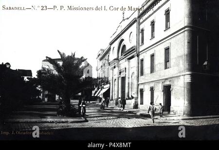 Tarjeta postale. La Iglesia de Los Padres Misioneros del Inmaculado Corazón de María, en Sabadell. Año 1919. Foto Stock