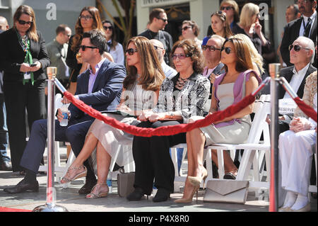 Troy Garity, Maria Shriver, Lily Tomlin, Eva Longoria, Peter Fonda la cerimonia in onore di Jane Fonda con la mano e ingombro al TLC Chinese Theatre di Los Angeles.troy Garity, Maria Shriver, Lily Tomlin, Eva Longoria, Peter Fonda evento nella vita di Hollywood - California, tappeto rosso Evento, STATI UNITI D'AMERICA, industria cinematografica, celebrità, fotografia, Bestof, arte cultura e intrattenimento, Topix celebrità moda, migliori della vita di Hollywood, evento nella vita di Hollywood - California, moquette rossa e dietro le quinte, movie celebrità, personaggi televisivi, musica celebrità, Topix, attori da lo stesso film e cast Foto Stock