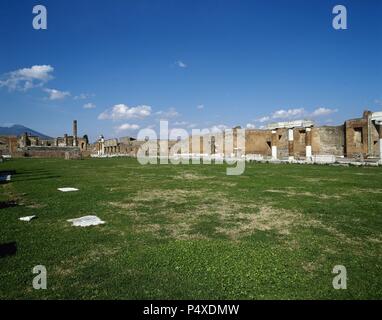 Pompei. Antica città romana. Il Forum. Economica, religiosa e il centro politico della città. Pompei, Campania, Italia. Foto Stock