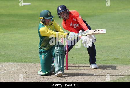 Sud Africa Lizelle Lee batting durante il T20 Tri serie corrispondono al County Ground. Foto Stock