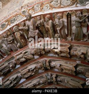 Spagna. Toro. Chiesa Collegiata di Santa Maria la grande. Maestà Portico. Il XIII secolo. Archivolto di dettaglio illustrante i confessori, santi, martiri, musiche e il Giudizio Universale. Foto Stock