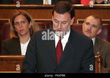 MARIANO RAJOY BREY (1955). Político español y presidente del Partido Popular desde el 2004. Fue Ministro de España en diversas carteras entre 1996-2003 (Ministro del interno, Ministro de Educación y Cultura, Ministro de Administraciones Públicas) y Vicepresidente del Gobierno del 2000-2003. RAJOY realizando n.a. intervención en el Congreso como líder de la oposición. 2005. Madrid. (Gobierno José Luís Rodríguez Zapatero). España. Foto Stock