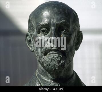 JIMENEZ, Juan Ramón (Moguer,1881-San Juan de Puerto Rico,1958). Poeta español. Autor de 'Arias tristes' (1903) y 'Jardines lejanos" (1904). Compuso 'Elegías" (1908-10), 'Poemas mágicos dolientes y' (1911), 'Estío' (1915) y la novela célebre "Platero y Yo" (1914). Fue Premio Nobel de Literatura en 1956. Busto. Foto Stock