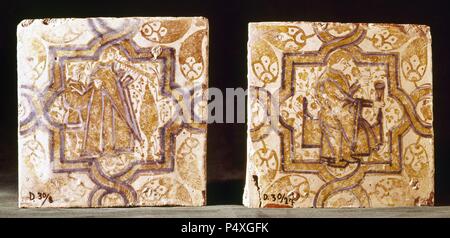 ARTE gotico. ESPAÑA. AZULEJOS cordobeses del siglo XIV procedentes del Hospital de San Bartolome. Museo de Córdoba. Andalucía. Foto Stock
