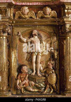 Scaricare policromado con la rappresentazione de LA RESURRECCION DE CRISTO situado en el retablo COLEGIATA DE SAN PEDRO (s. XII). CERVATOS. Campoo de Enmedio. Cantabria. España. Foto Stock