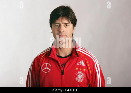 DŸsseldorf, Germania, 31.01.2006: foto del team e dei singoli ritratti squadra nazionale di calcio tedesca per la Coppa del Mondo FIFA 2006 Germania --- assistant coach Joachim LOEW Foto Stock