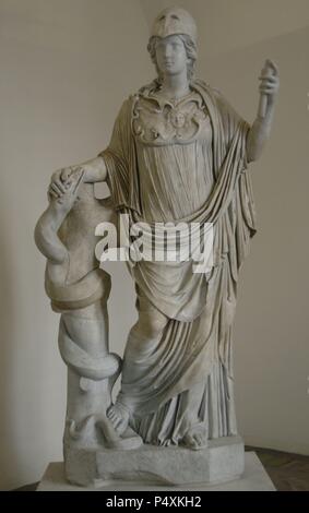 Athena. Dea della saggezza. (Romano Minerva). Statua. Il marmo. Palazzo Altemps. Museo Nazionale Romano. Roma. L'Italia. Foto Stock