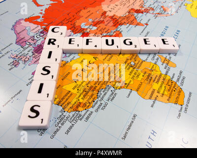 Rappresentazione della crisi di rifugiati di persone in fuga nel Nord Africa in Europa continentale, Foto Stock