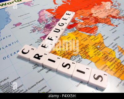 Rappresentazione della crisi di rifugiati di persone in fuga nel Nord Africa in Europa continentale, Foto Stock