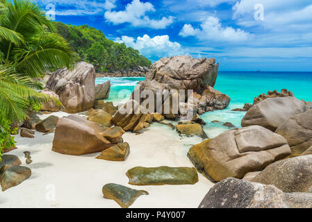 Anse Patates - spiaggia tropicale sull'isola di La Digue, Seicelle Foto Stock