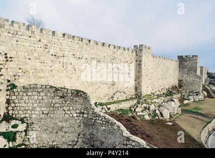 Israele. JERUSALEN. Detalle de las murallas que encierran la ciudad antigua. Foto Stock