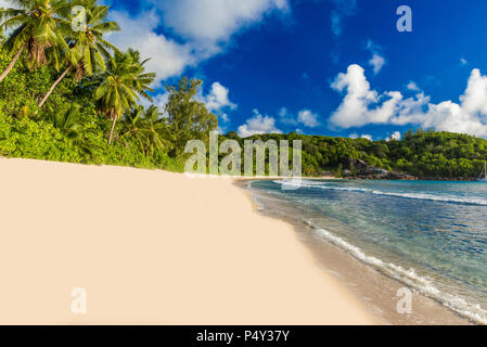 Anse Takamaka - Paradise Beach sull'isola tropicale Mahé alle Seychelles Foto Stock