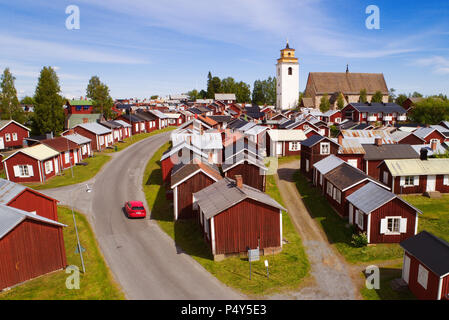 Gammelstad, Svezia - 16 Giugno 2018: Veduta aerea della chiesa di Gammelstad città che è un sito patrimonio mondiale dell'UNESCO situato 10 km ad ovest di Lulea. Foto Stock