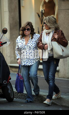 Patrizia Reggiani shopping a Milano, Italia con: Patrizia Reggiani Dove: Milano, Italia Quando: 23 maggio 2018 Credit: IPA/WENN.com * * disponibile solo per la pubblicazione in UK, USA, Germania, Austria, Svizzera** Foto Stock