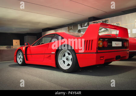 MARANELLO, ITALIA-luglio 21, 2017: 1987 Ferrari F40 in Ferrari Museum. Foto Stock