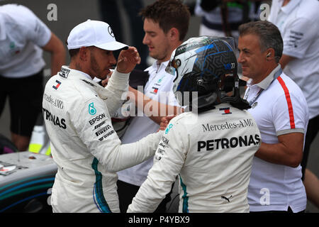 Le Castellet, Francia. Il 23 giugno 2018. Francese Formula One Grand Prix, qualifica; Mercedes AMG Petronas Motorsport; Lewis Hamilton coglie la pole seguito da Valtteri Bottas Credit: Azione Plus immagini di sport/Alamy Live News Foto Stock