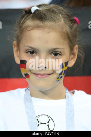 Sochi, Russia. Il 23 giugno, 2018. Una ventola è visto prima del 2018 della Coppa del Mondo FIFA Gruppo F corrispondenza tra la Germania e la Svezia a Sochi, Russia, 23 giugno 2018. Credito: Li Ming/Xinhua/Alamy Live News Foto Stock