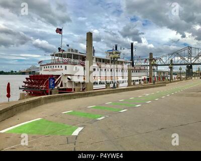 Belle of Louisville Steamboat sul Fiume Ohio Foto Stock