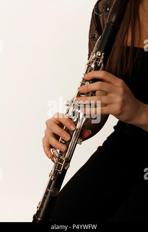 Close up dettaglio delle dita clarinetists Foto Stock