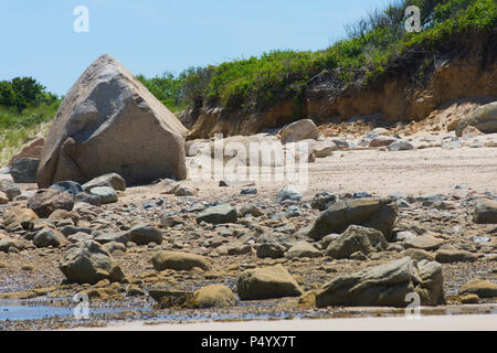 Tempesta di neve danni sulla fredda spiaggia di storage, East Dennis, Massachusetts il Cape Cod, STATI UNITI D'AMERICA Foto Stock