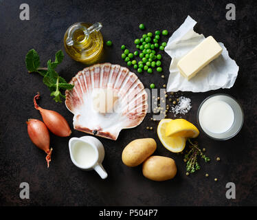 Ingredienti per le capesante sul dado burro con il segnale di PEA e purea di menta Foto Stock